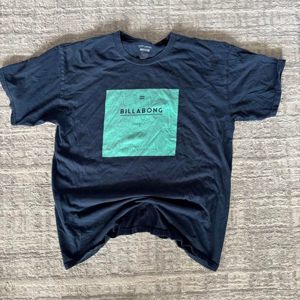Billabong Men's Navy and Black T-shirt